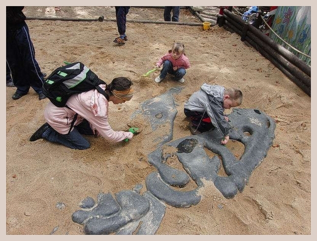 Znalezione obrazy dla zapytania piaskownica archeologiczna